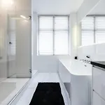 White Luxury Apartment *