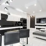 White Luxury Apartment *
