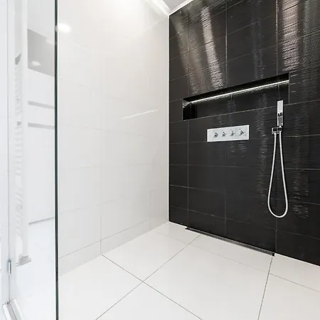 White Luxury Apartment *